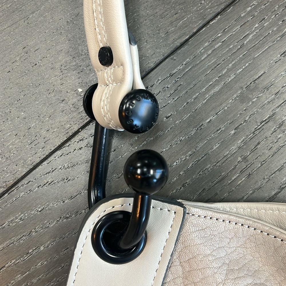 BCBGMAXAZRIA PURSE - Picture 3 of 8